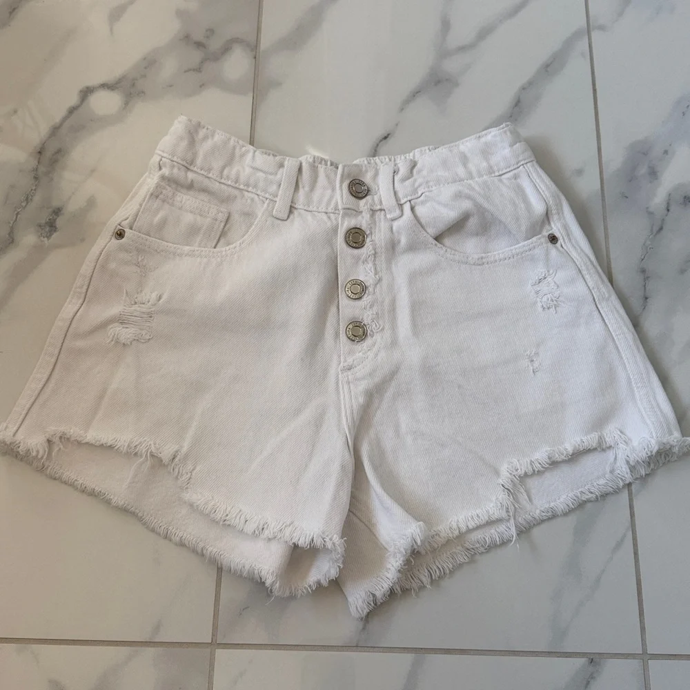 Zara White Distressed Cut Off Jean Shorts Girls 13/14